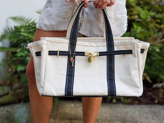 Elizabeth Classic Tote – Smirk Bags